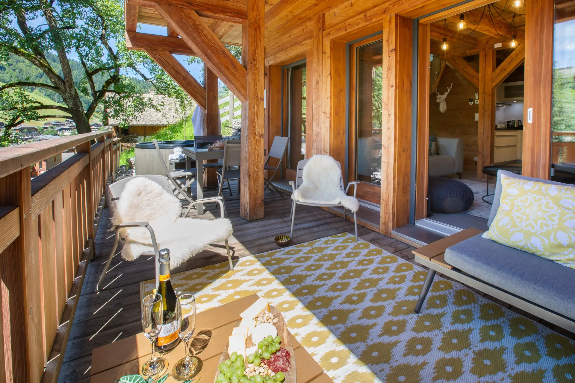 MM Petit Chalet Robin Outside And Living 12