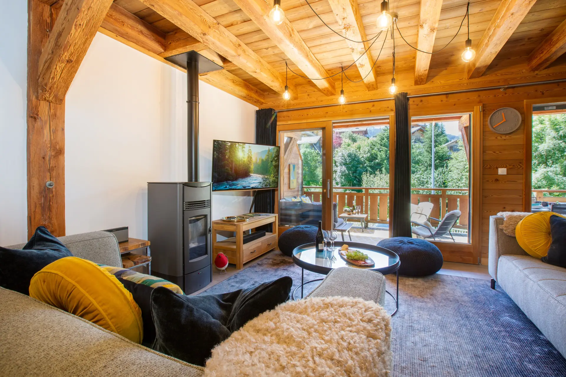 MM Petit Chalet Robin Outside And Living 8