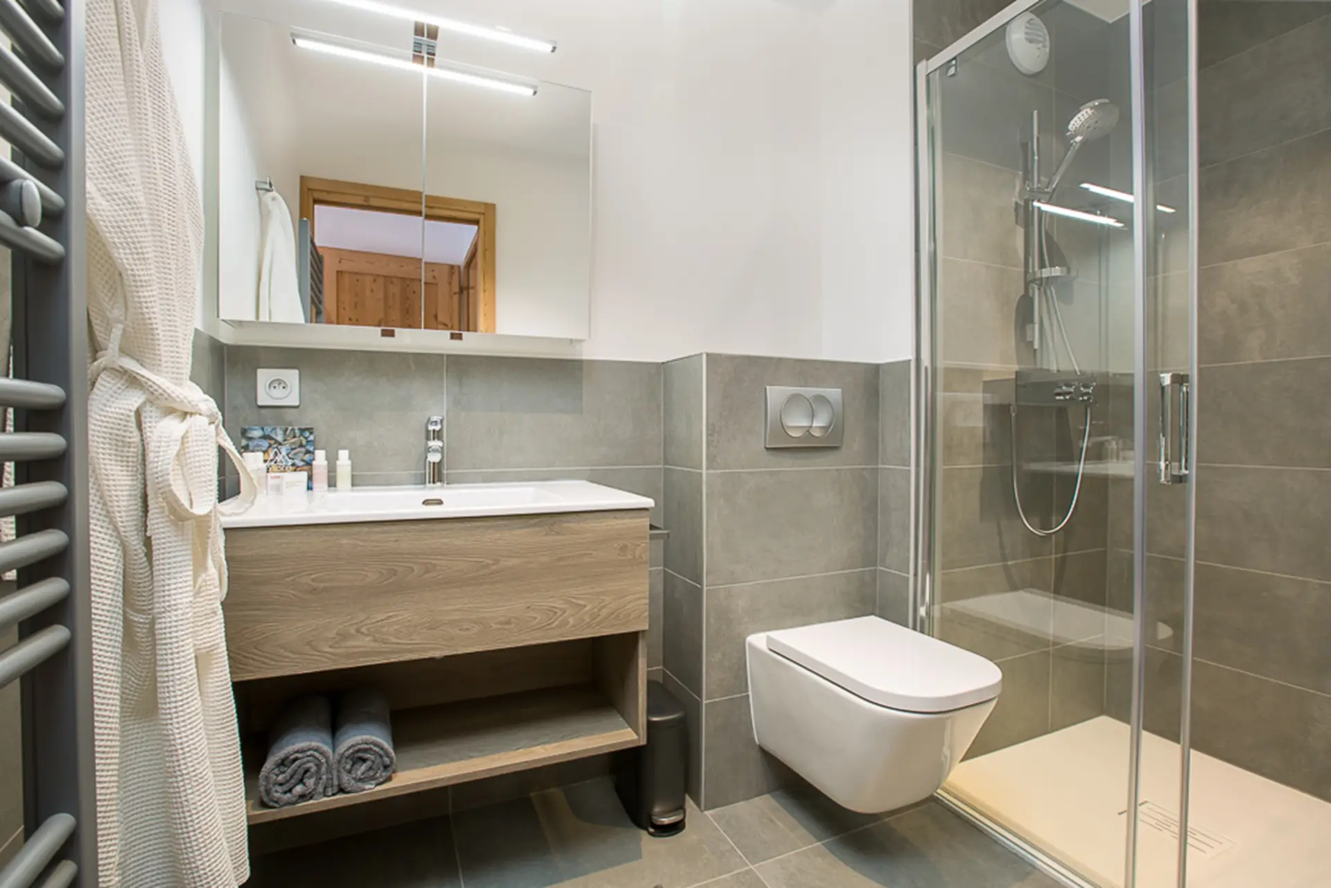 MM Carlina Apt Small 8