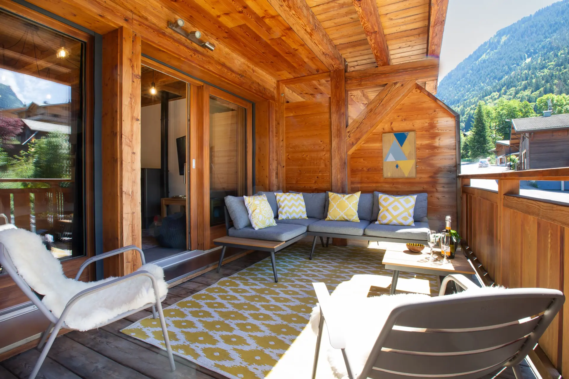 MM Petit Chalet Robin Outside And Living 9