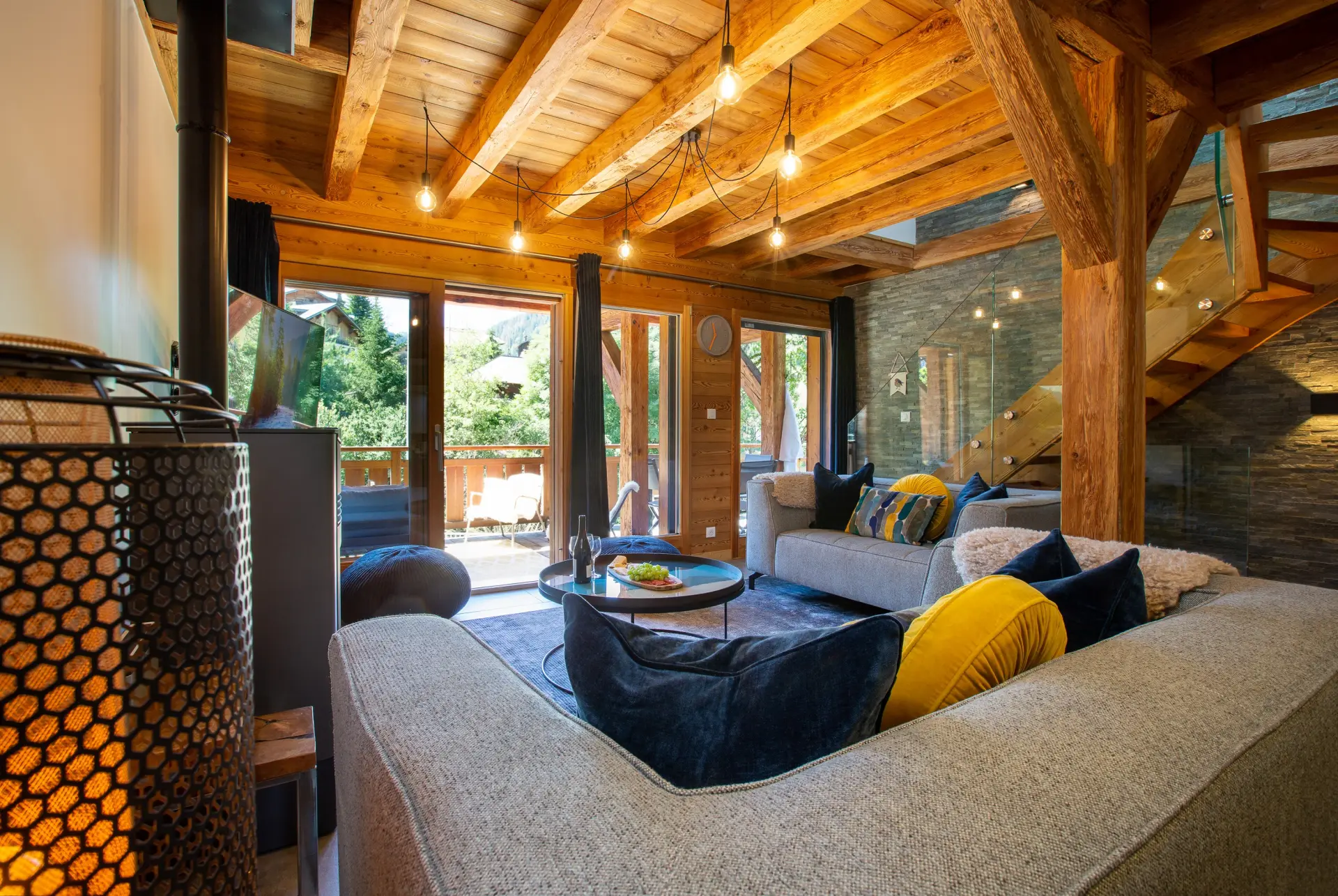 MM Petit Chalet Robin Outside And Living 7